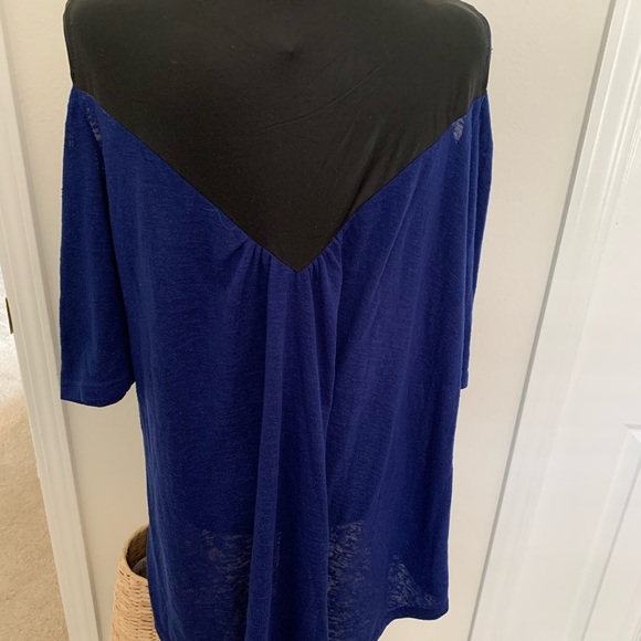 Cold shoulder High Low design Top - Picture 2 of 5